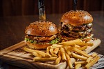 مطعم جريل شاك يحتفي بمرور عام على افتتاحه مع إطلاق عرض بيرثداي برجر شاك