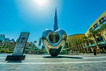 نسخة أضخم من تمثال ''LOVE ME'' تزين وسط مدينة دبي