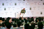 Thousands turn out to meet international star Steve Harvey at SIBF
