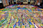 طلاب جيمس ولينغتون انترناشيونال والفنان ساشا جعفري  يرسمون أكبر لوحة فنية في العالم