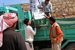  مركز الملك سلمان للإغاثة يوزع أكثر من 85 طنًا من السلال الغذائية في سقطرى