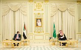 سمو ولي العهد يستعرض مع رئيس الوزراء السوداني العلاقات الثنائية وسبل تطويرها