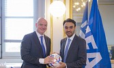 وزير الرياضة يلتقي رئيس الفيفا في باريس