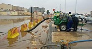 أمانة الرياض تواصل جهودها في معالجة تجمعات مياه الأمطار