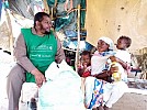مركز الملك سلمان للإغاثة يواصل توزيع السلال الغذائية للمتضررين من السيول في السودان