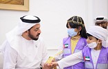 حمدان بن زايد يستقبل عدداً من متطوعي الهلال الأحمر