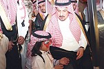 الأمير فيصل بن بندر يعايد الأيتام ويقدِّم هدايا العيد لهم 