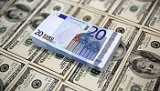 اليورو يهبط لأقل سعر في 12 عاماً أمام الدولار