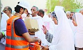 Saudi youth volunteers help ease Haj for pilgrims with cold drinks