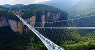 الصين تفتتح أعلى وأطول جسر زجاجي في العالم