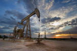 النفط يرتفع مع زيادة مخزونات الخام الأمريكية