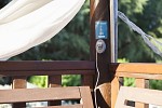 اختراع جديد يحول مظلات الشواطئ إلى أجهزة شحن للهواتف النقالة
