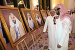 زايد بن سلطان بن خليفة يفتتح معرضاً للوحات والصور التاريخية