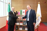 جامعة باريس السوربون- أبوظبي تتلقى مجموعة من الكتب العريقة من السفارة المكسيكية