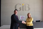 بنك الخليج الدولي يتبرع لجمعية ثِنك بِنك البحرين دعماً لجهود التوعية بسرطان الثدي