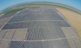 عبداللطيف جميل للطاقة توقع عقد للطاقة الشمسية لتزويد 45 ألف منزل بالكهرباء في أستراليا .