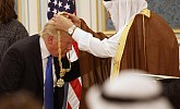 الملك سلمان يقلد ترمب أرفع وسام سعودي