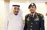 Saudi monarch decorates Royal Guard chief with new rank