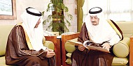 الأمير فيصل بن بندر يستقبل رئيس مركز «أسبار» ويتسلم جائزة التميز الذهبي العربية 