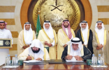 Makkah governor hands over new Kaaba cover to senior caretaker