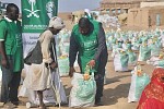 مركز الملك سلمان للإغاثة يواصل توزيع المساعدات الإنسانية المتنوعة للمتضررين من السيول والفيضانات في السودان