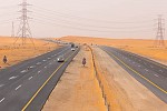 طريق الرياض / الدمام السريع.. يسهّل خدمة قاصديه ويسهم بدعم الحركتين التجارية والاقتصادية