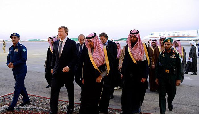 الأمير تركي بن عبدالله يستقبل ملك هولندا