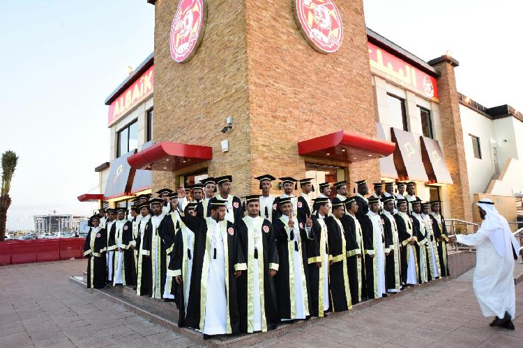 البيك يبدأ في جازان بتكريم 40 شاباً سعودياً البيك يبدأ في جازان بتكريم 40 شاباً سعودياً