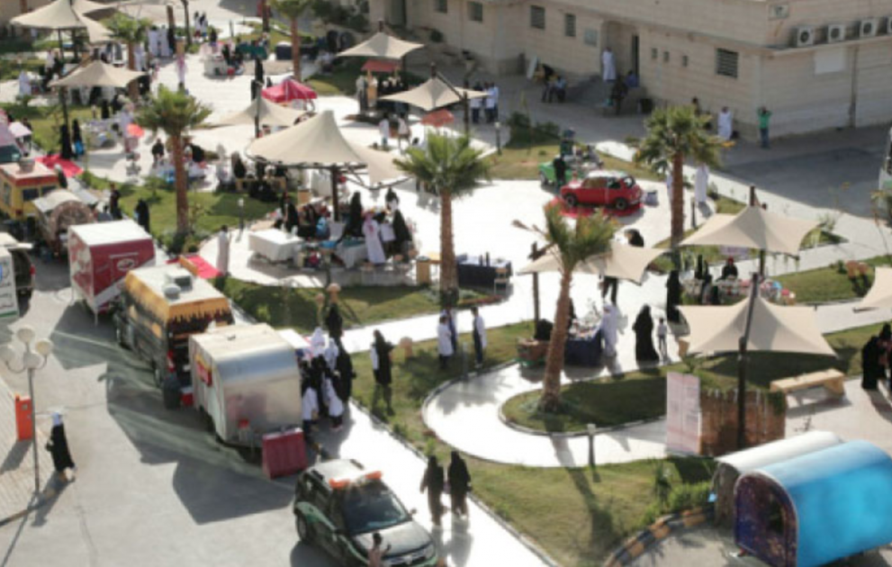 Medical city hosts food trucks festival - Eye of Riyadh