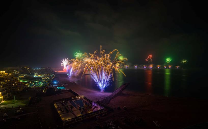 Spectacular New Year s Eve fireworks  display  in Al  Marjan 
