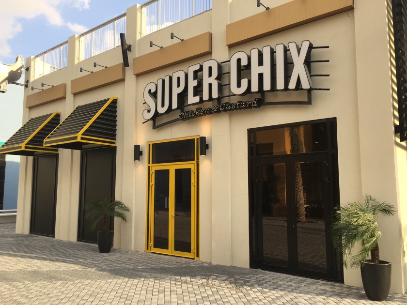 NEW AMERICAN RESTAURANT CONCEPT SUPER CHIX, LAUNCHES CLASSED UP