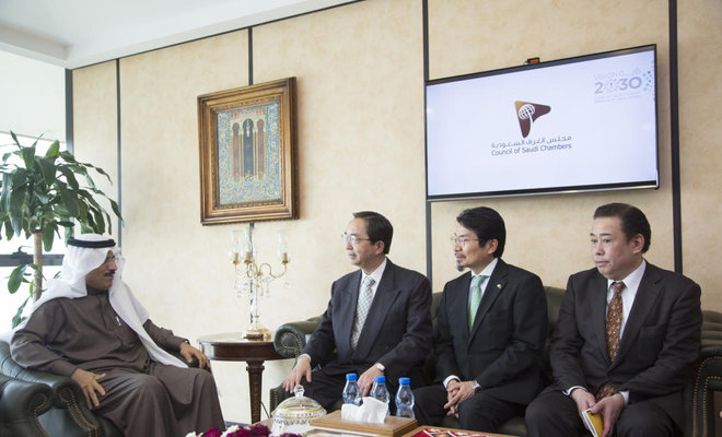 أمين عام مجلس الغرف السعودية يبحث تعزيز العلاقات الاقتصادية مع مركز