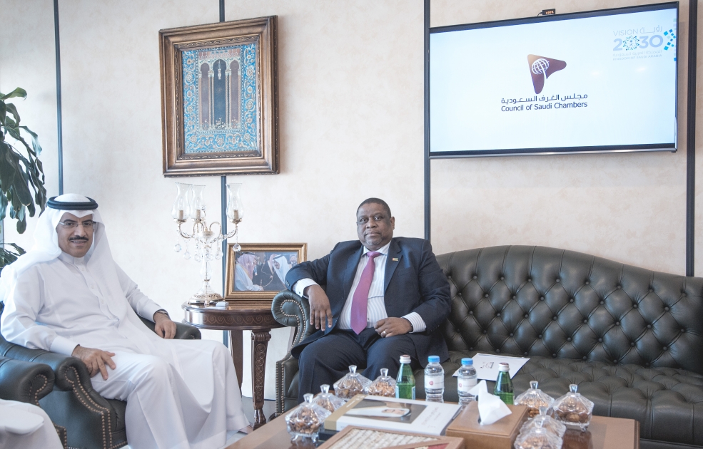 أمين عام مجلس الغرف السعودية يبحث مع سفير موزمبيق تعزيز علاقات التعاون أمين عام مجلس الغرف السعودية يبحث مع سفير موزمبيق تعزيز علاقات التعاون