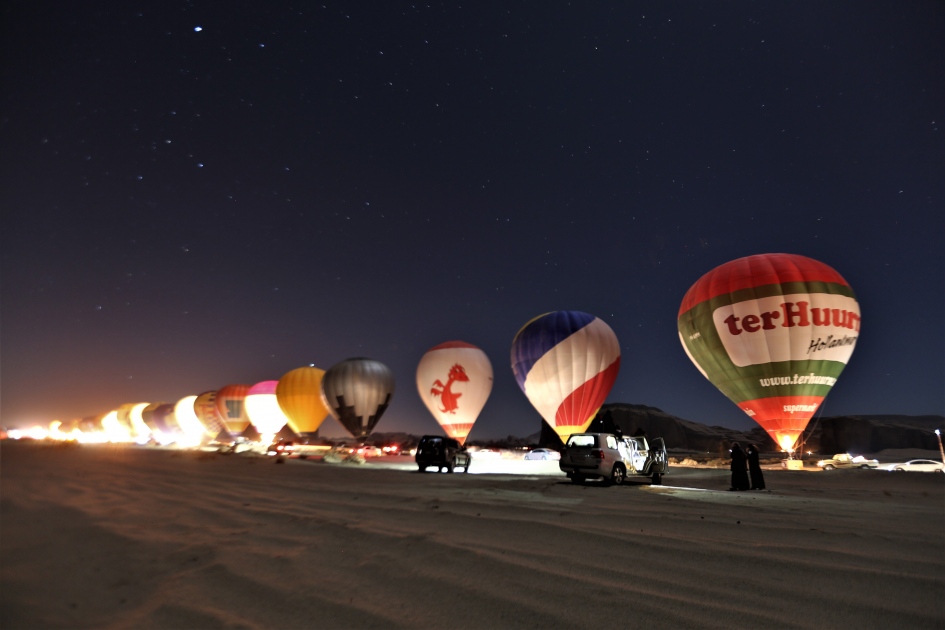 AlUla celebrates world’s Longest hot air balloon glow show with 100