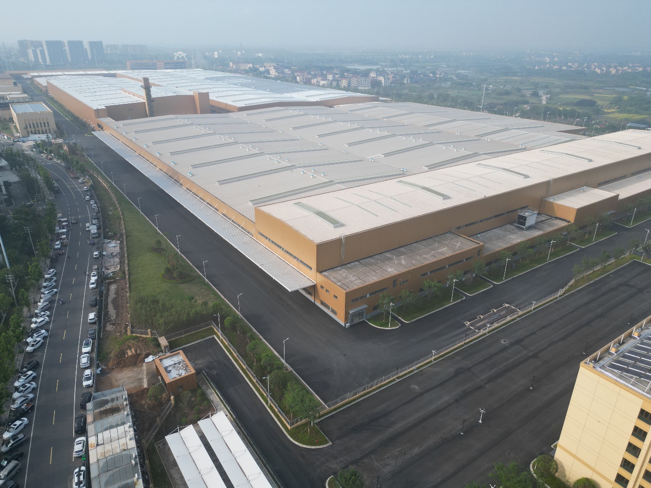 An aerial view of a large building

Description automatically generated
